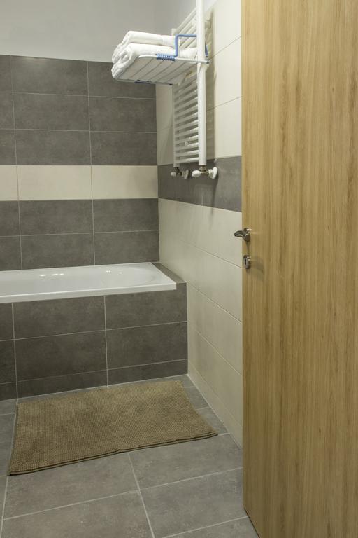 Studio R By Mrg Apartments Bucarest Esterno foto